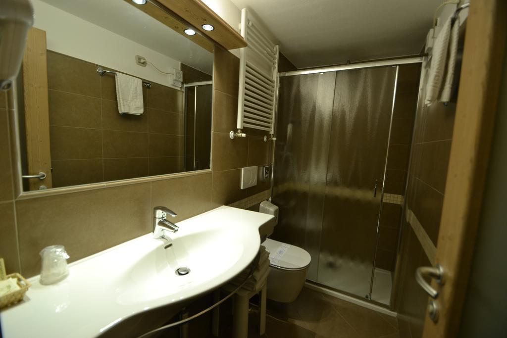 Hotel Piccolo Tibet Livigno Phòng bức ảnh
